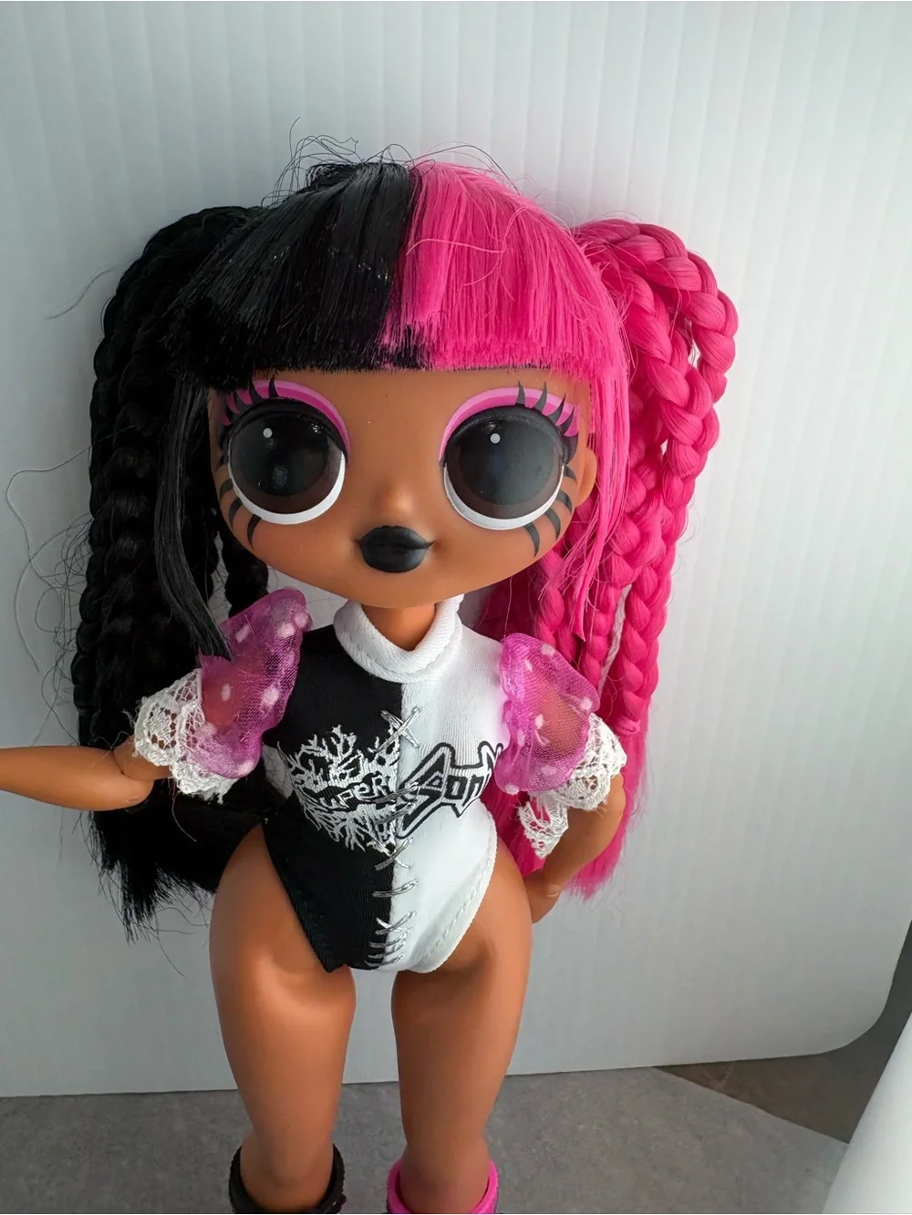 L.O.L. Surprise OMG Remix Rock Metal Chick Doll Clothes and Boots